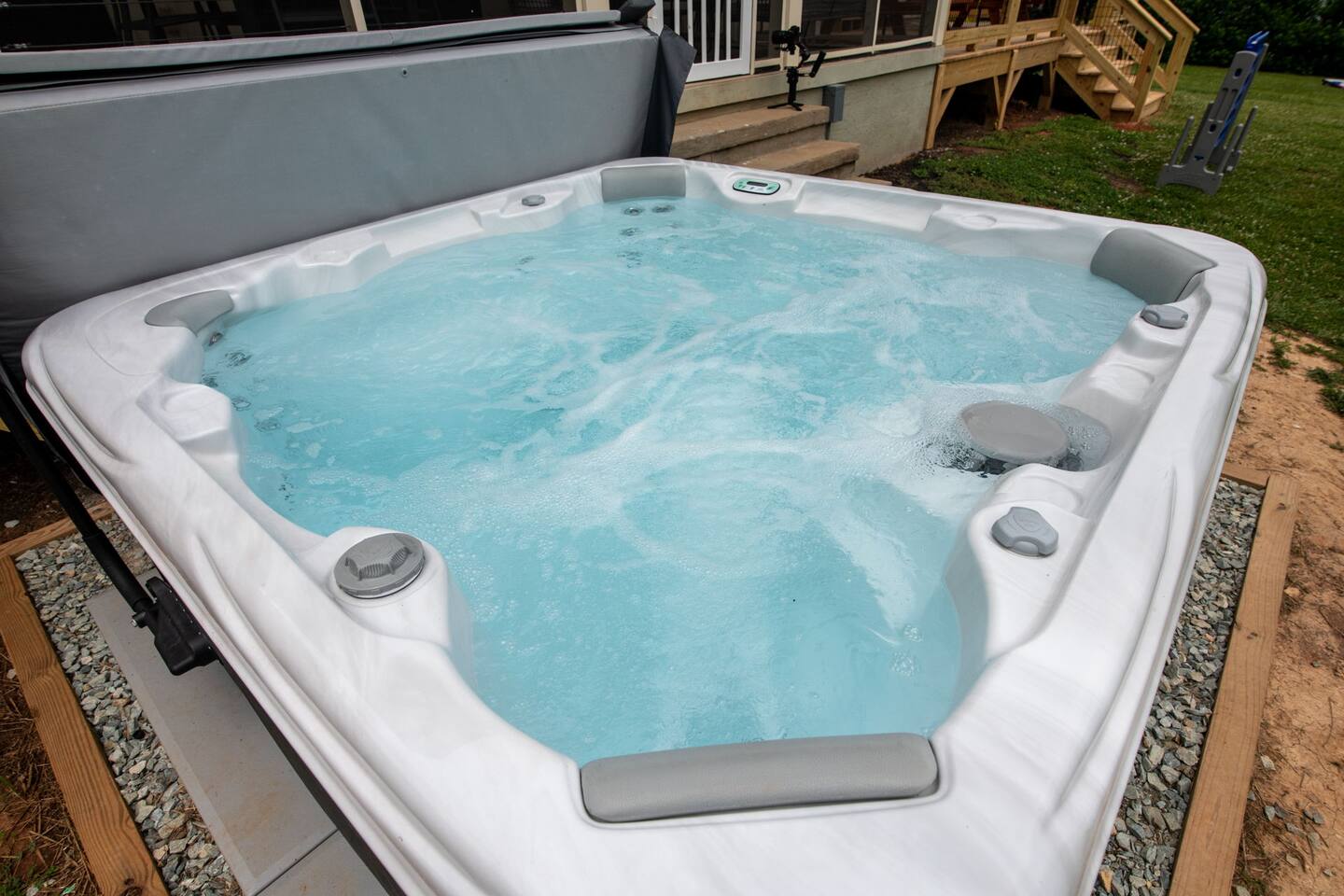 Lake-front| Views | Hot tub | Large Dock | Casino