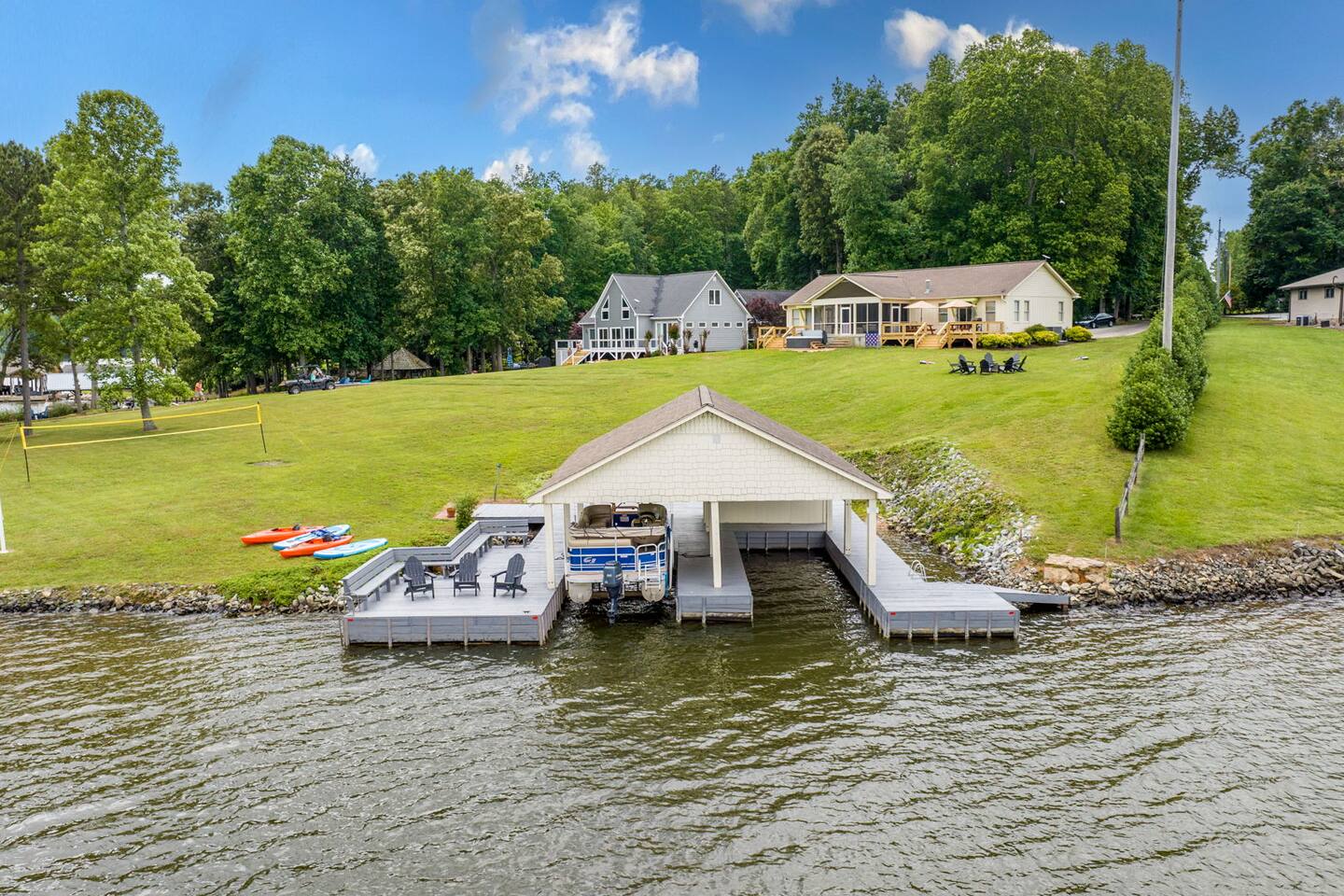 Lake-front| Views | Hot tub | Large Dock | Casino