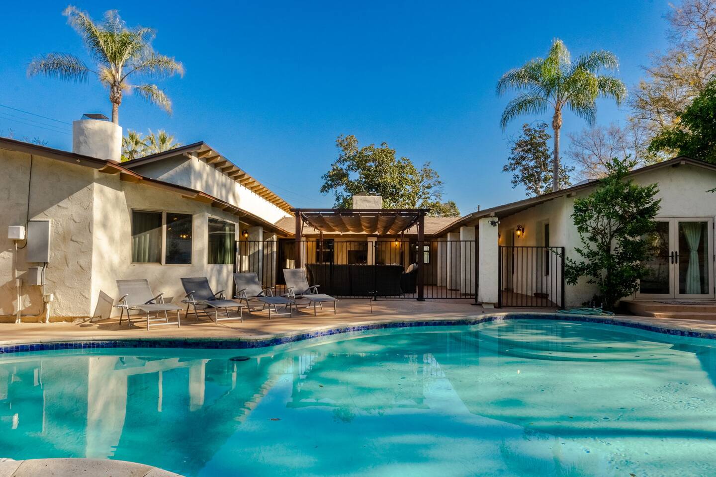 5 mins from Universal with Heated Pool, Spa, Golf & Pong
