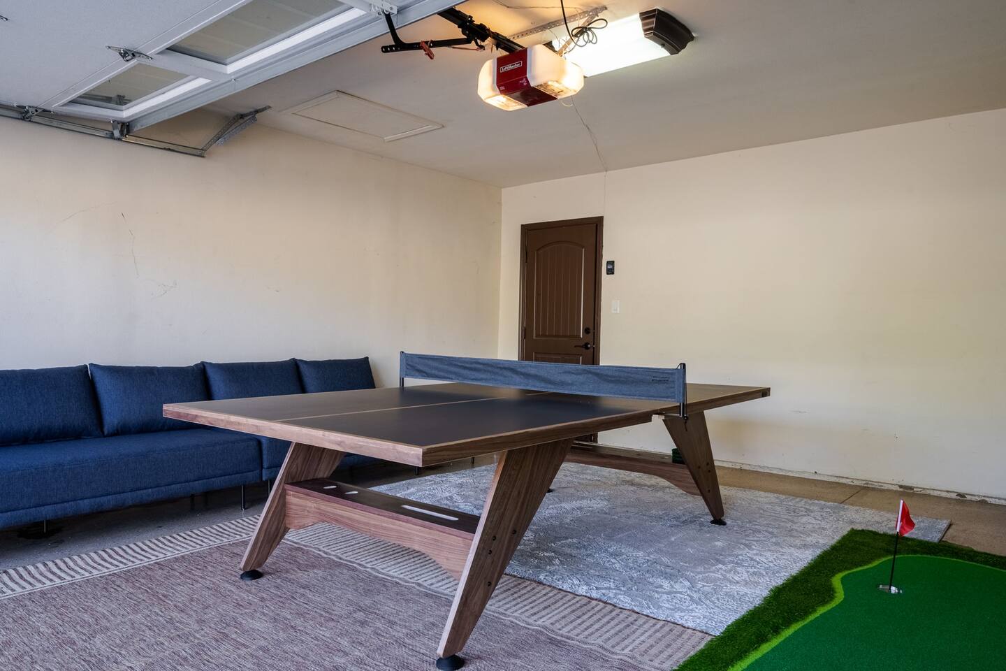 5 mins from Universal with Heated Pool, Spa, Golf & Pong