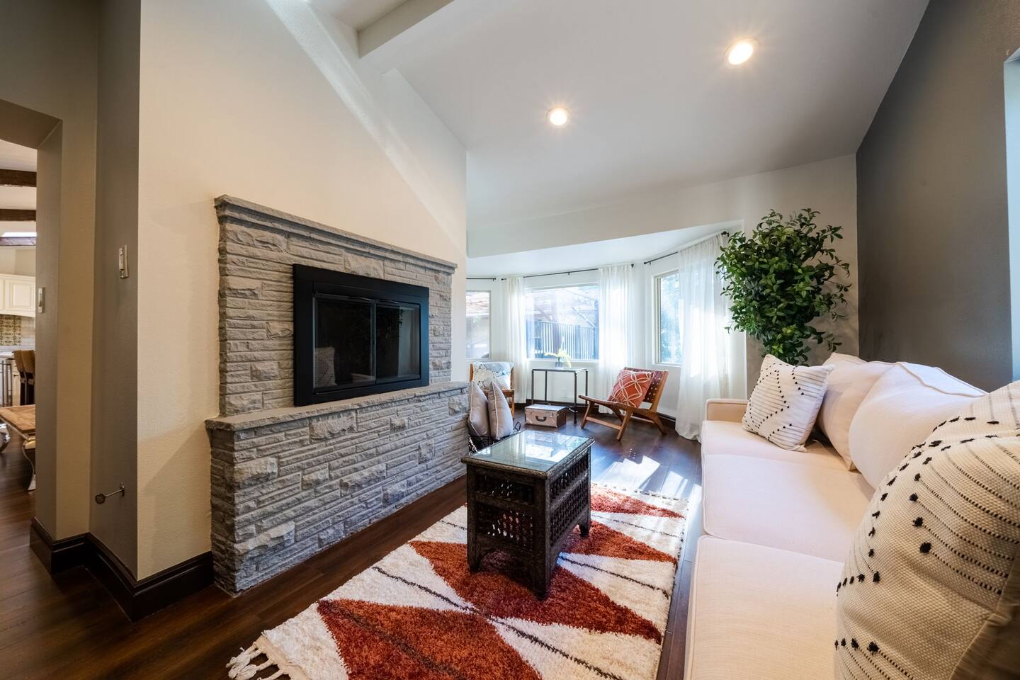 5 mins from Universal with Heated Pool, Spa, Golf & Pong