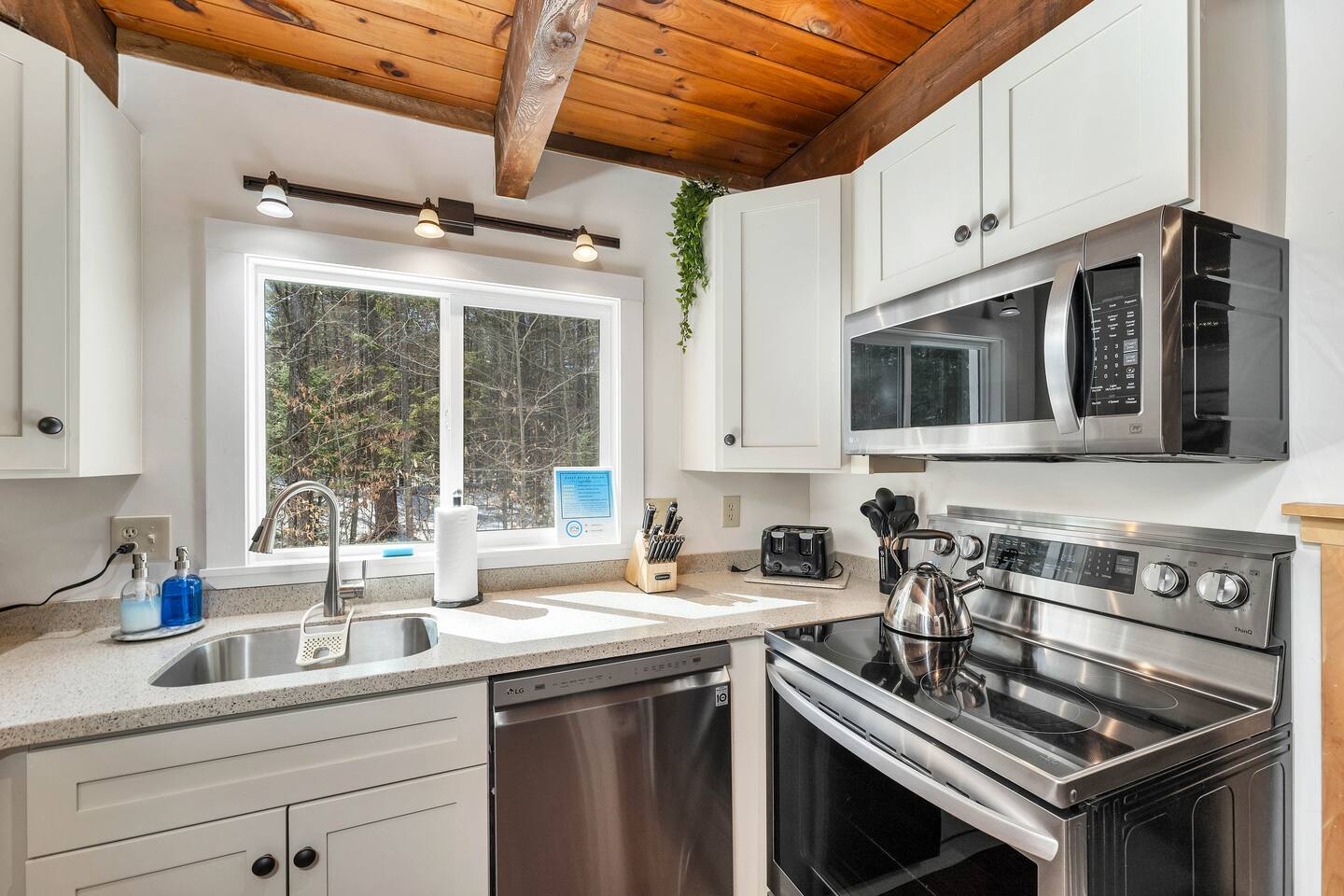 5 mins to Attitash~N Conway~Serene Views~Sleeps 10