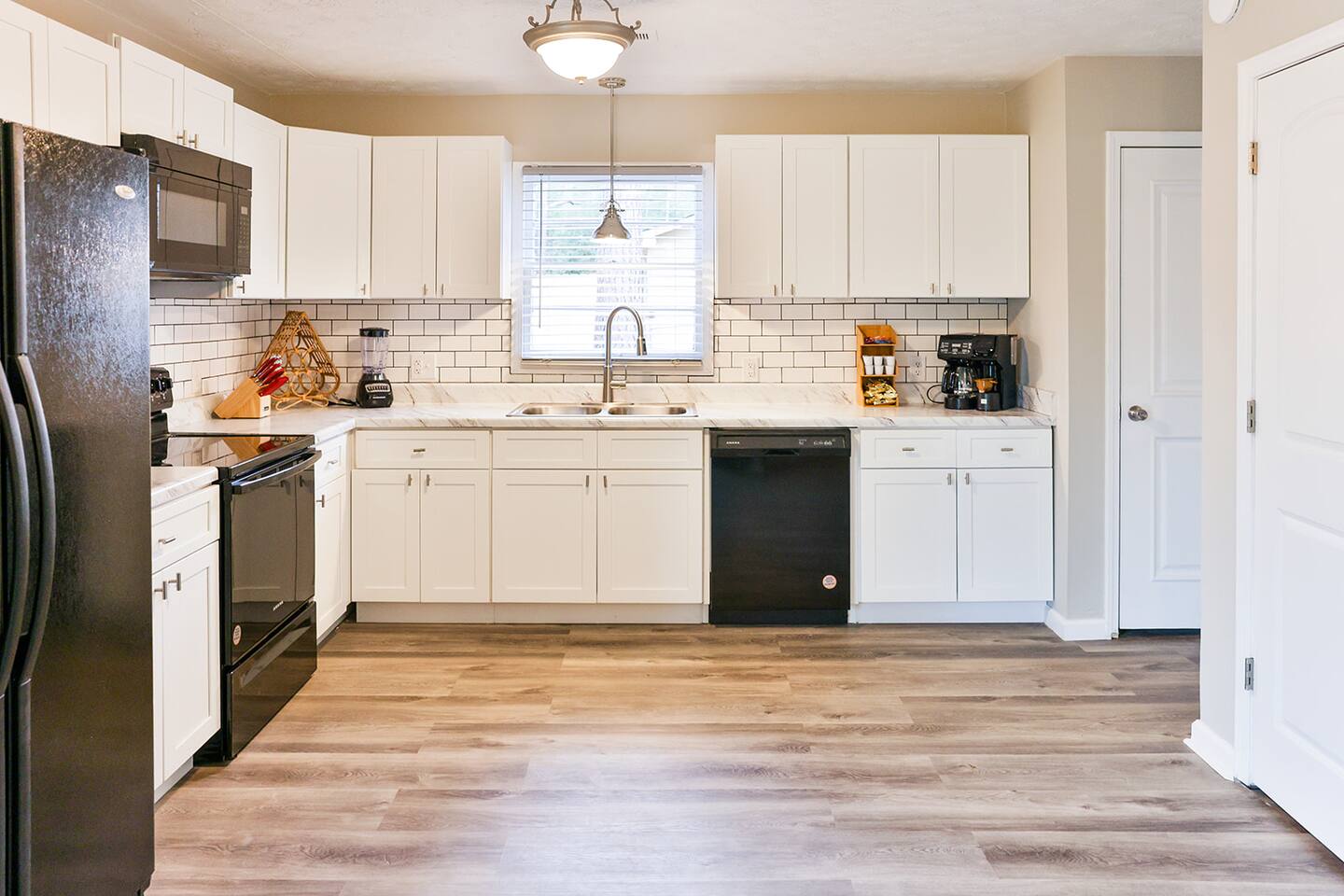 JSU 4 BR w/King Suite, 1 mile to JSU & Square