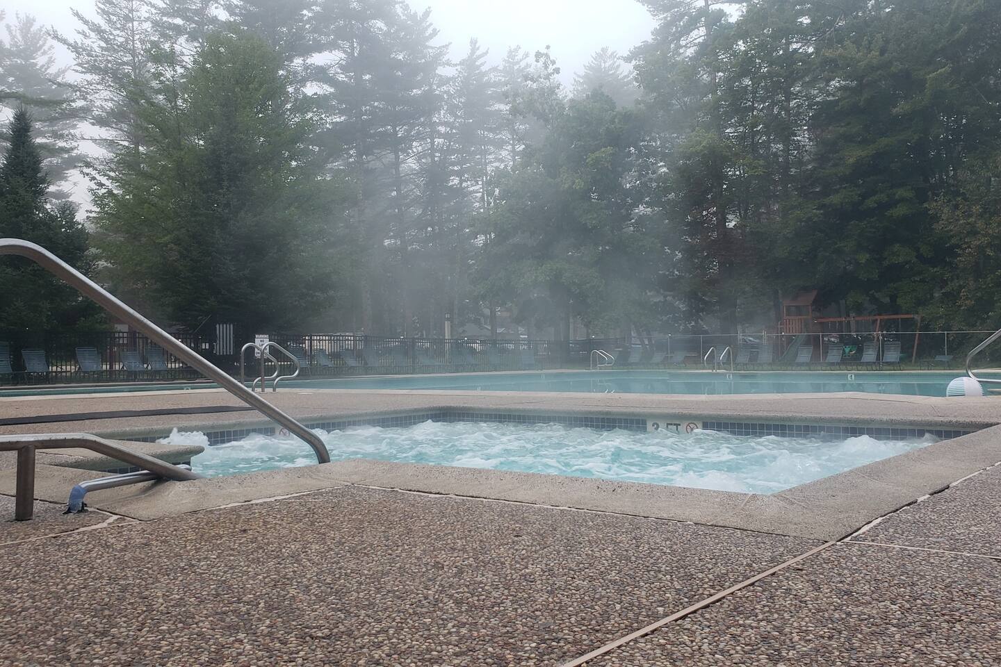 AttitashResort! 2-flr, 1-br, secure check-in