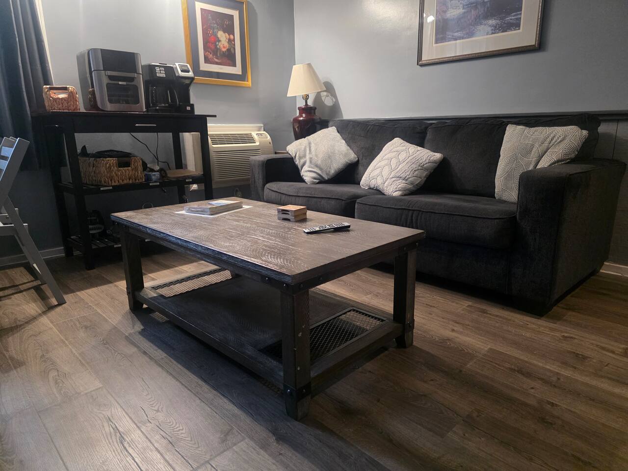 AttitashResort! 2-flr, 1-br, secure check-in