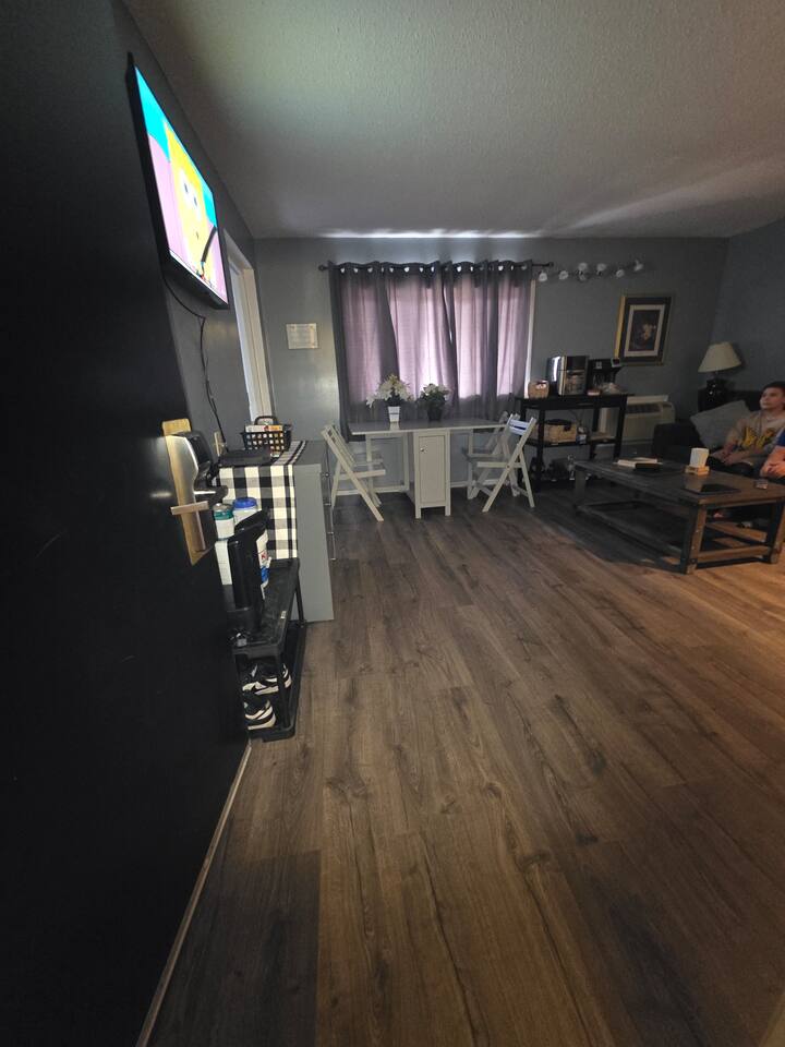 AttitashResort! 2-flr, 1-br, secure check-in