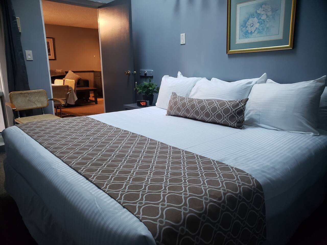 AttitashResort! 2-flr, 1-br, secure check-in