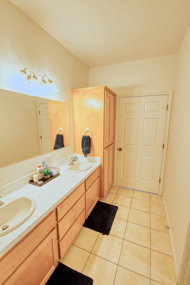 Townhouse With Gym Membership (No Pets Allowed)