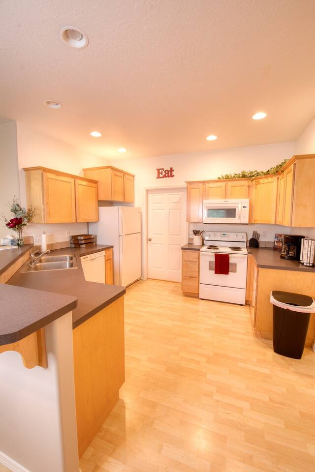 Townhouse With Gym Membership (No Pets Allowed)