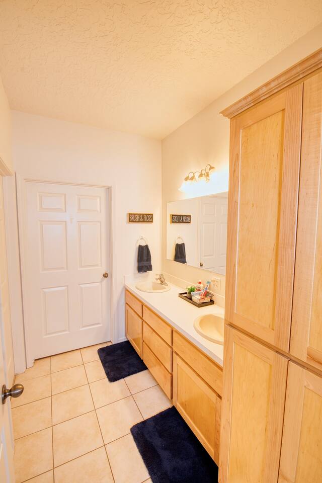 Townhouse With Gym Membership (No Pets Allowed)