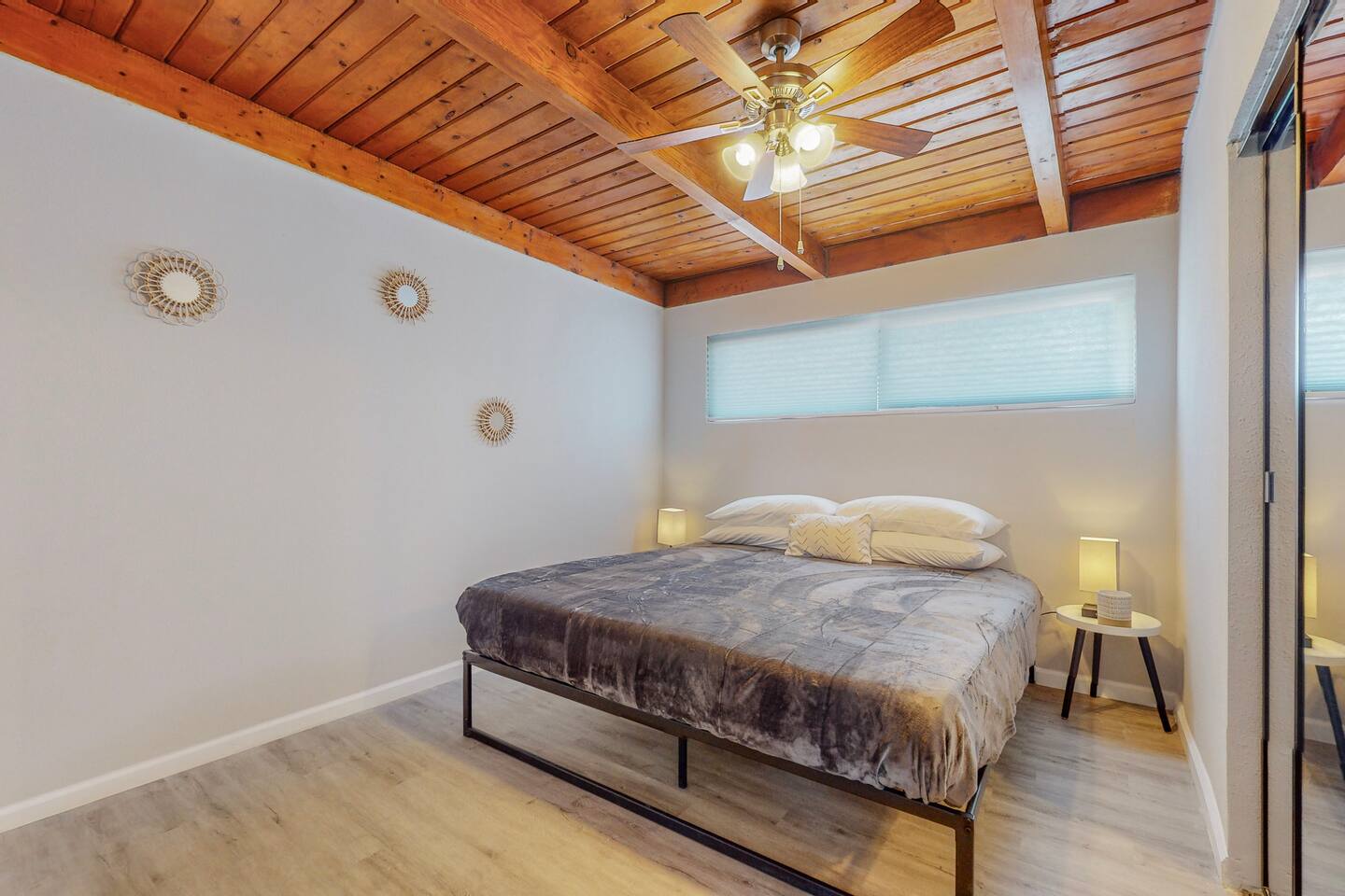 ⟫ Dog Run & Courtyard 2 Bedroom Apt w/King Bed W&D