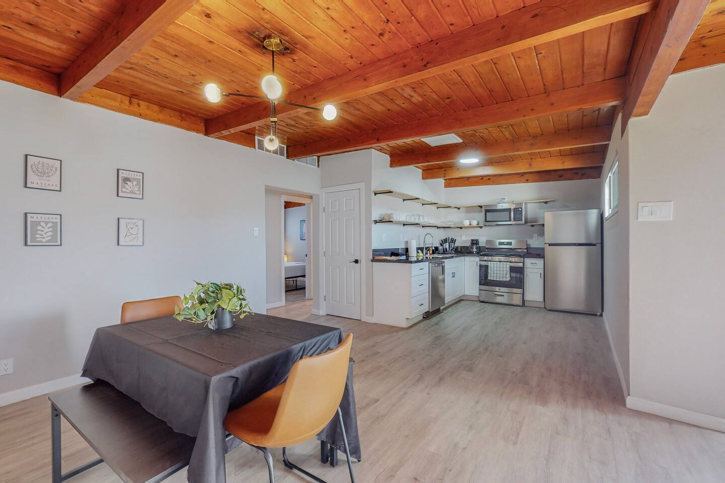 ⟫ Dog Run & Courtyard 2 Bedroom Apt w/King Bed W&D