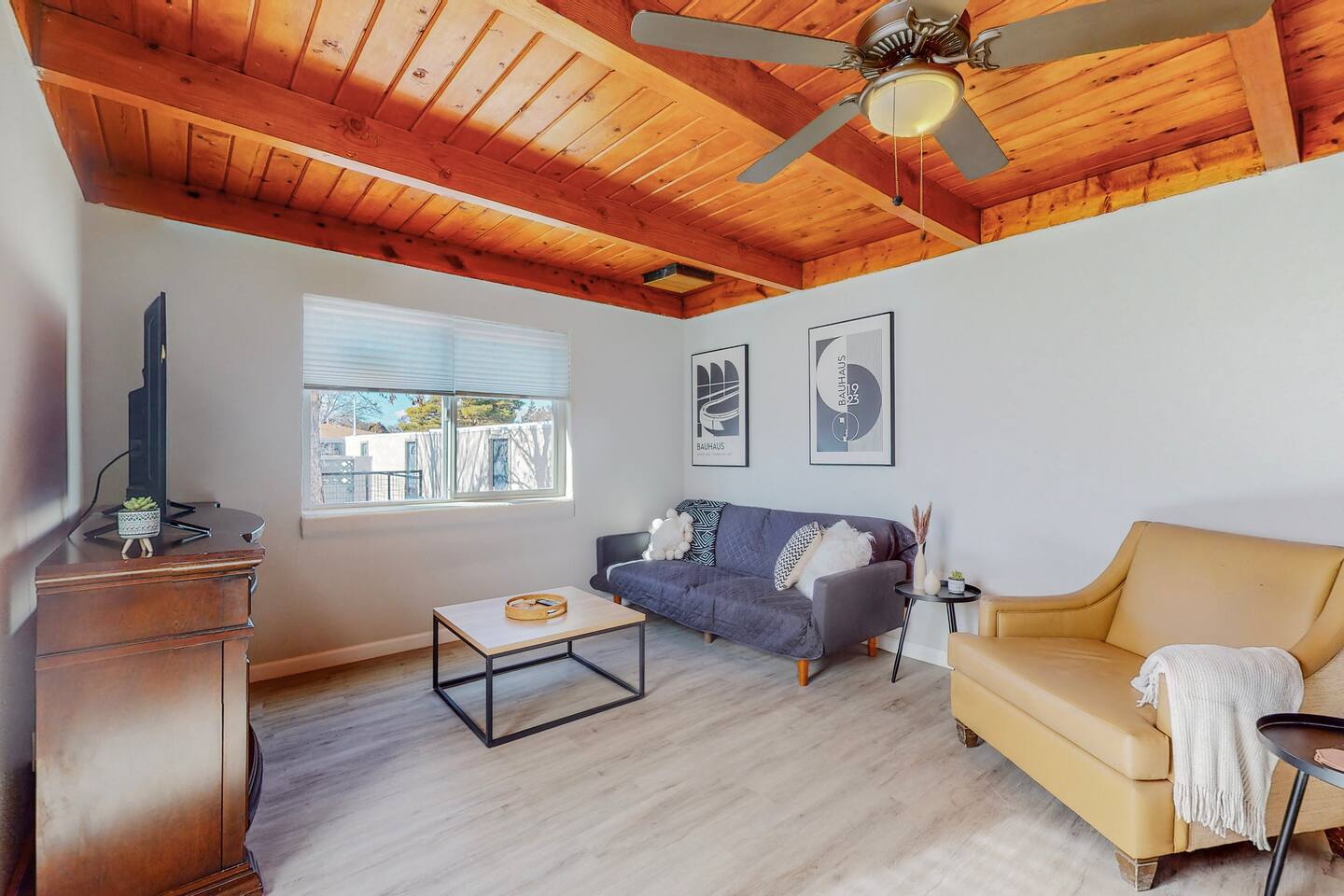 ⟫ Dog Run & Courtyard 2 Bedroom Apt w/King Bed W&D