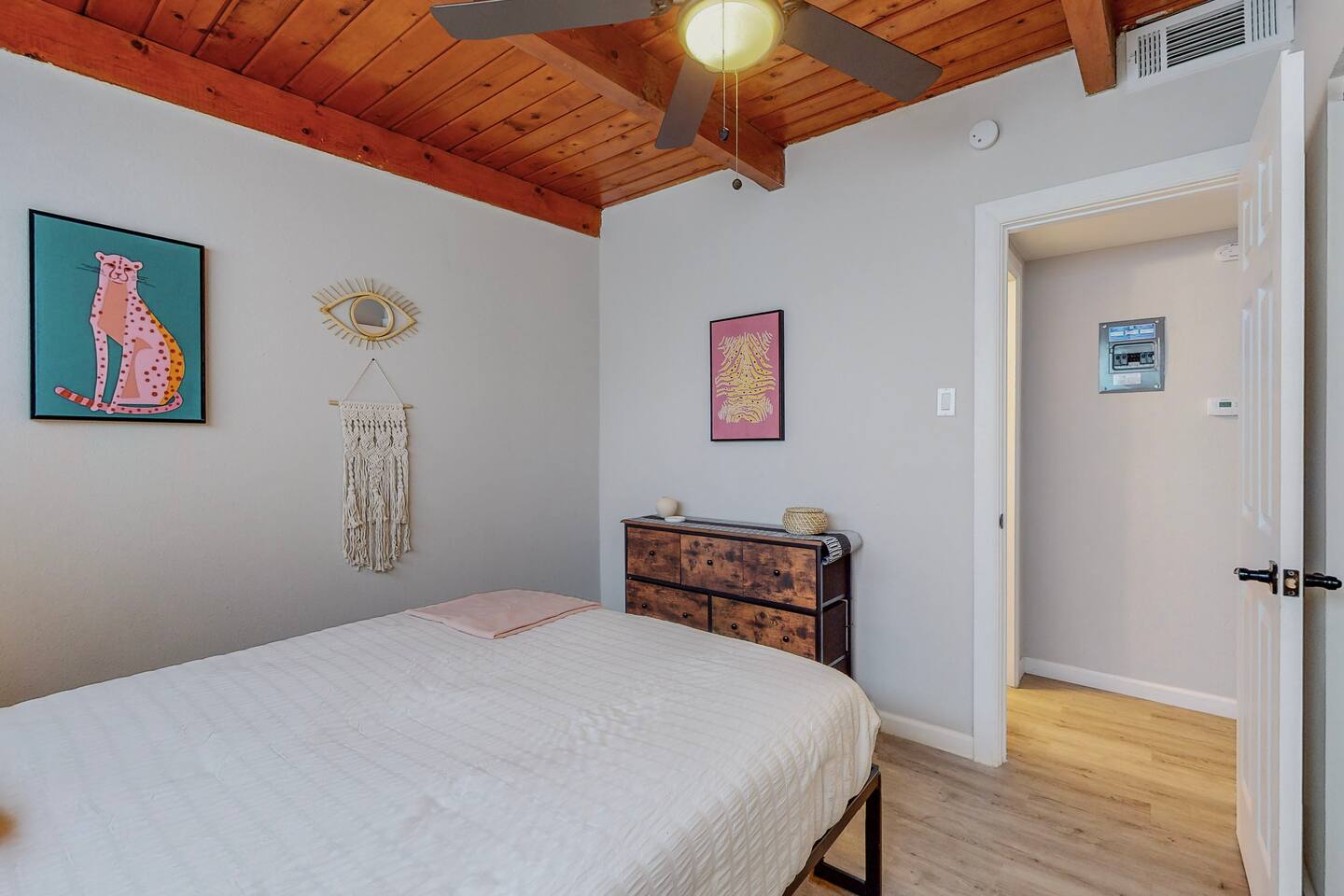 ⟫ Dog Run & Courtyard 2 Bedroom Apt w/King Bed W&D
