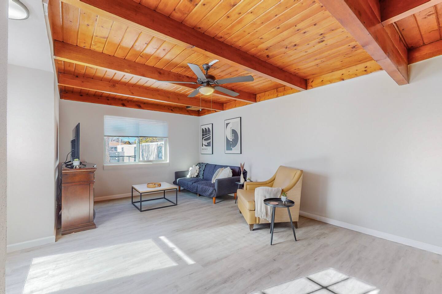⟫ Dog Run & Courtyard 2 Bedroom Apt w/King Bed W&D