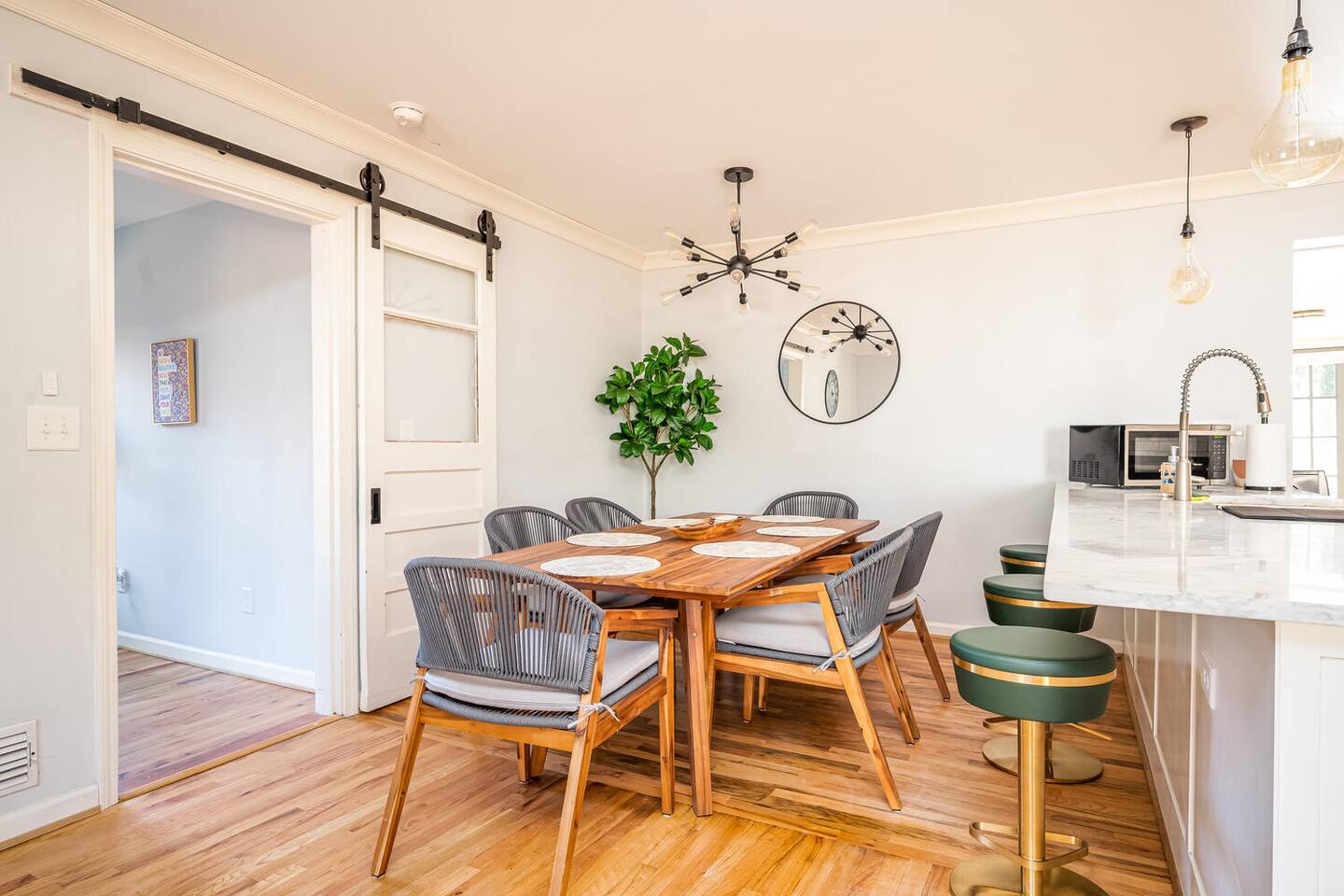 Vibrant Family Retreat~Sleeps 8~Decatur Stay