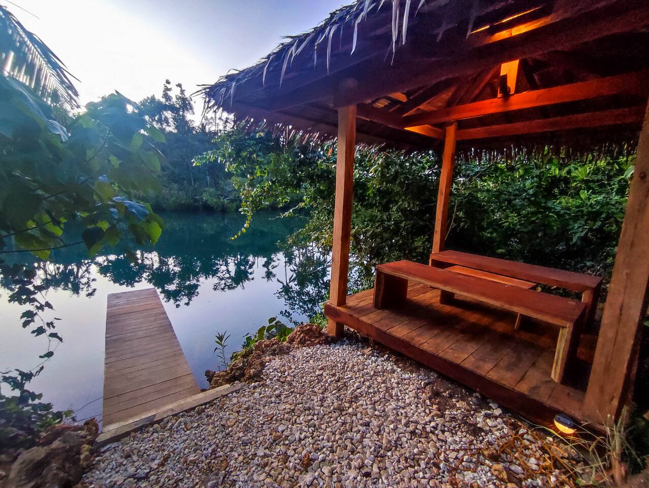 The River Hideaway - Bathtub & Rooftop