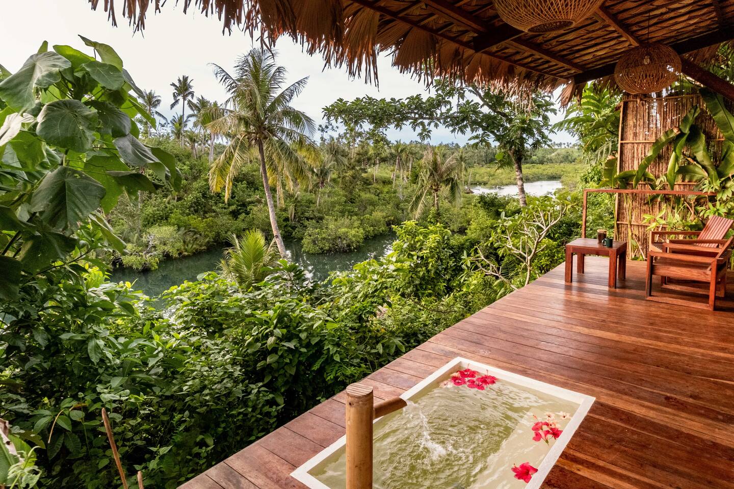 The River Hideaway - Bathtub & Rooftop — General Luna — vacation rental