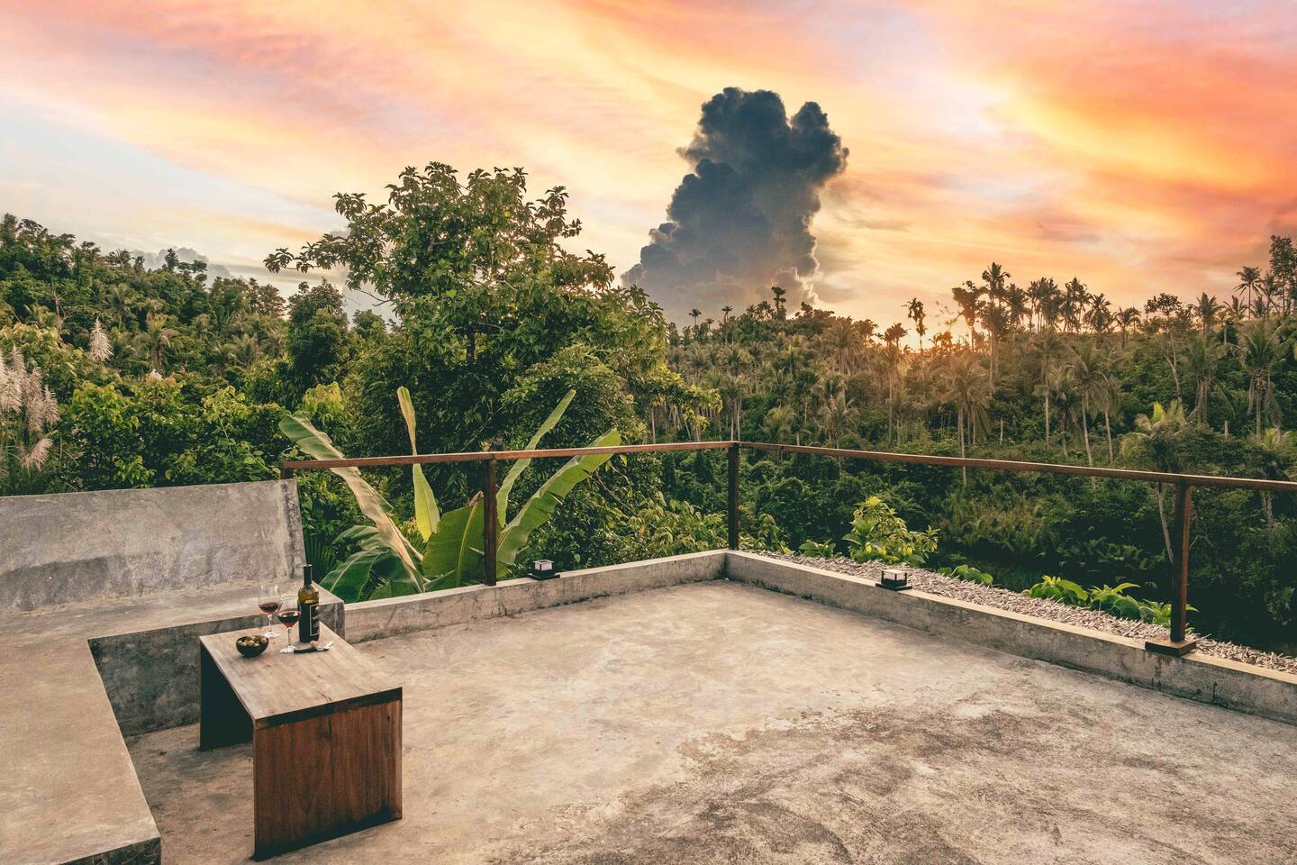 The River Hideaway - Bathtub & Rooftop