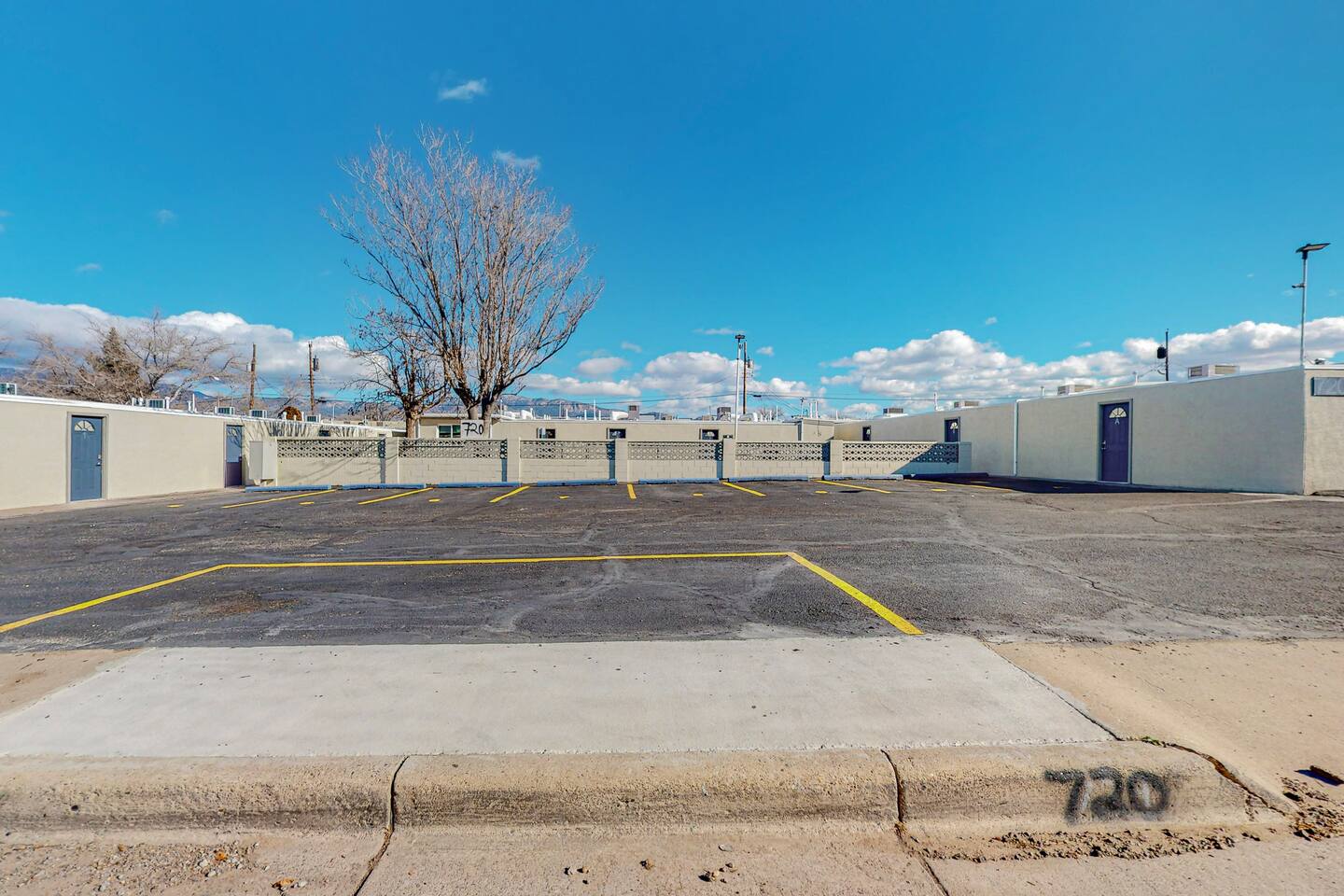 ⟫ Dog Run & Courtyard 2 Bedroom Apt w/King Bed W&D