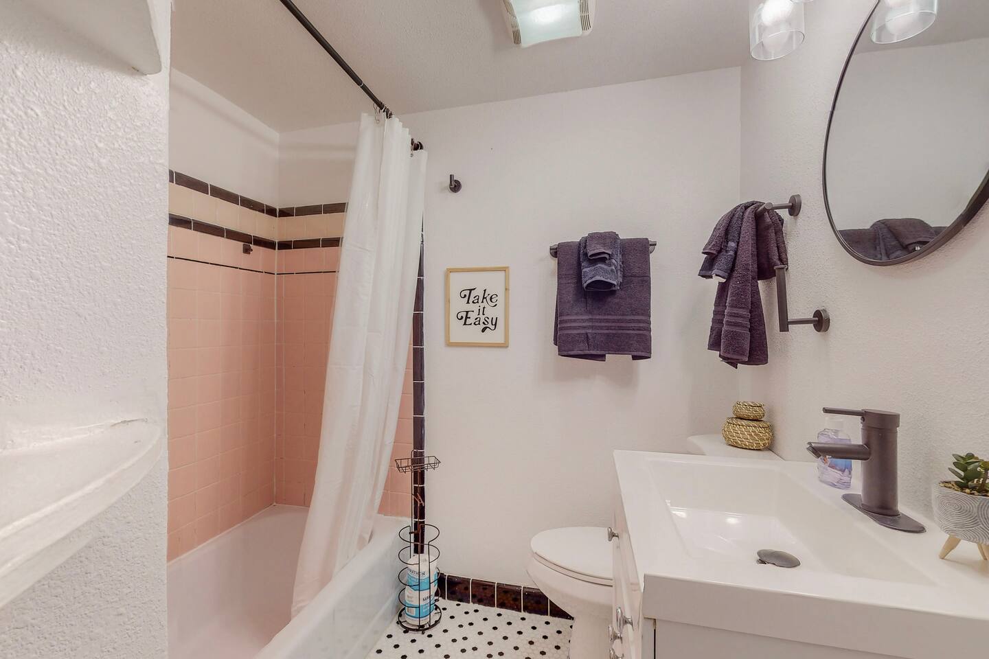 ⟫ Dog Run & Courtyard 2 Bedroom Apt w/King Bed W&D