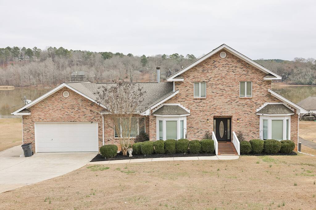 Stunning 5BR Logan Martin Lake House w/Gameroom — Riverside — vacation rental