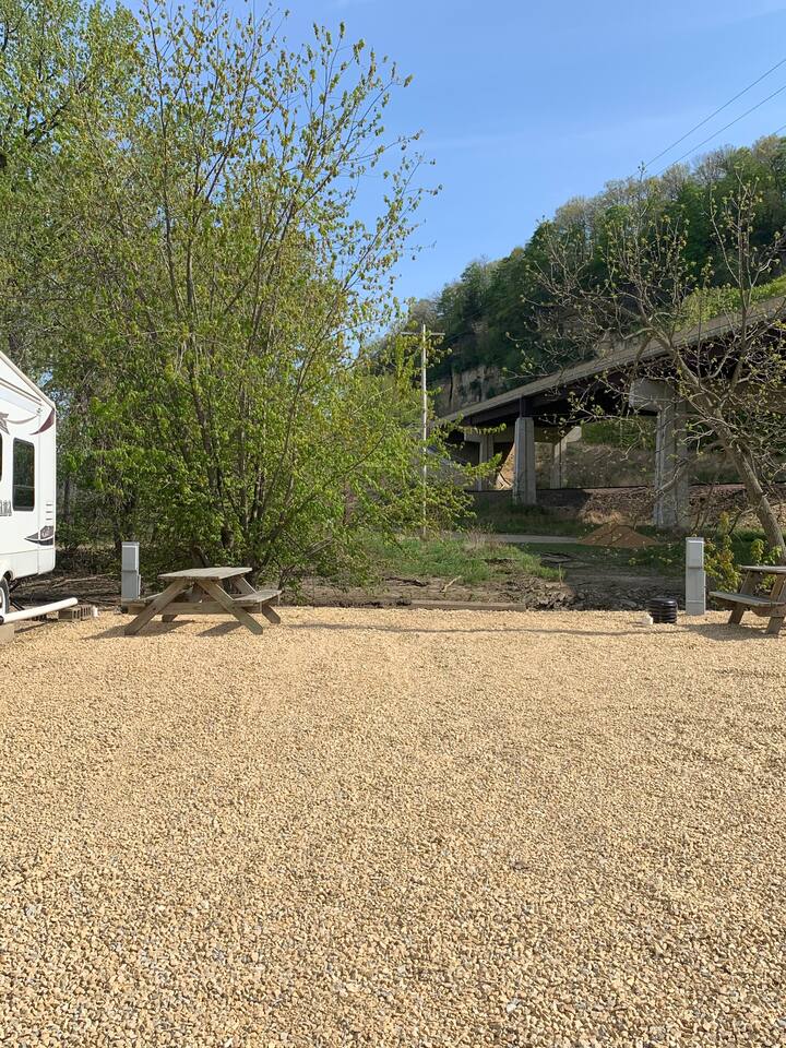 Riverview Campsite #213 (40’ Max Camper)