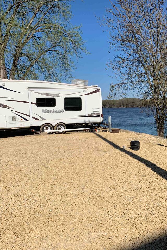 Riverview Campsite #213 (40’ Max Camper)