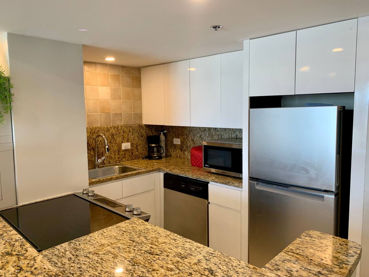 Island Escape-Directly on Isla Verde Beach