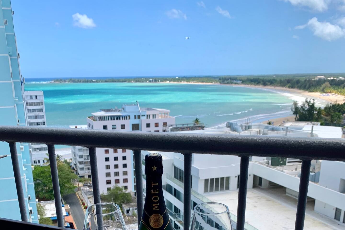 Island Escape-Directly on Isla Verde Beach