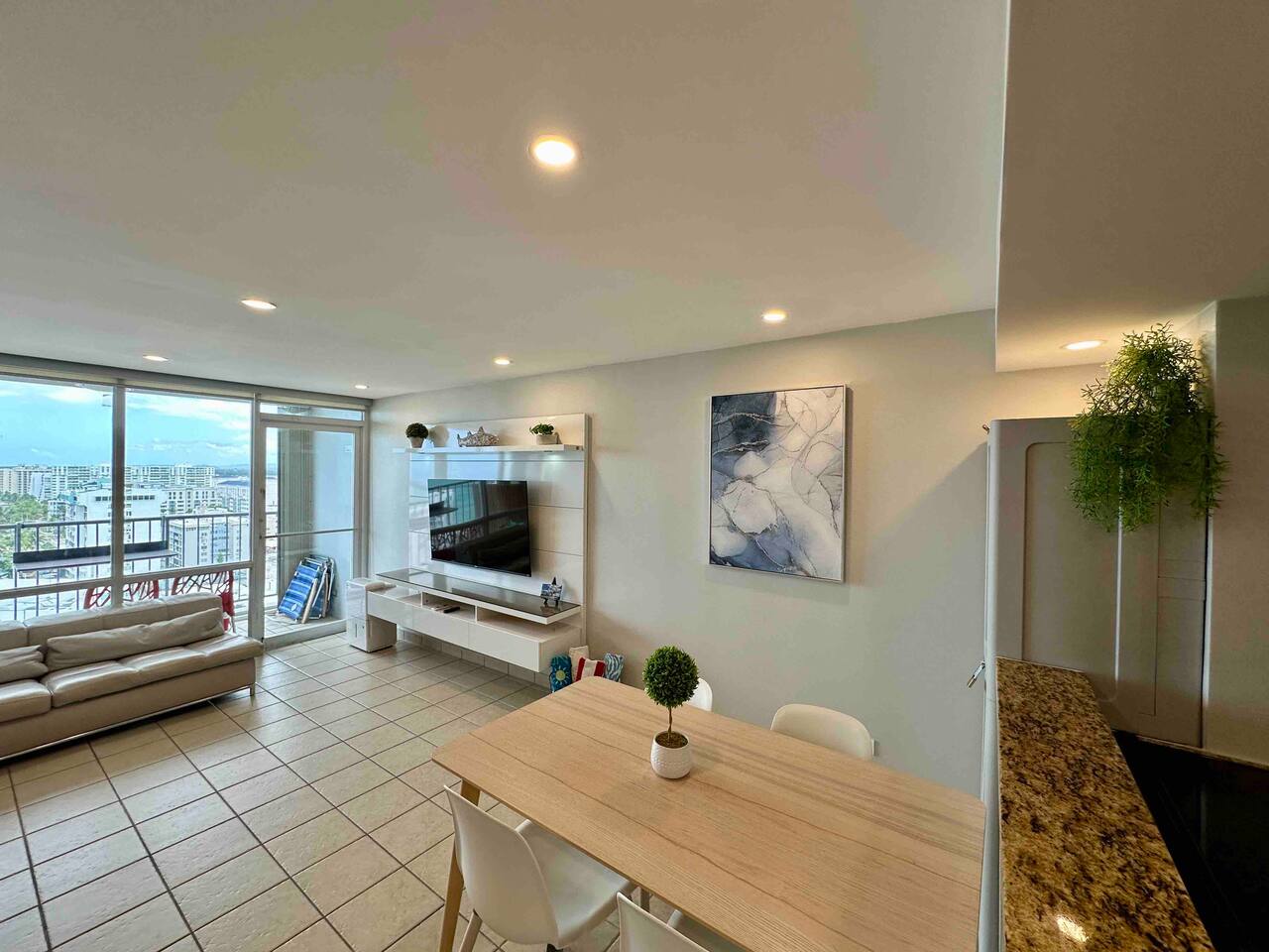 Island Escape-Directly on Isla Verde Beach