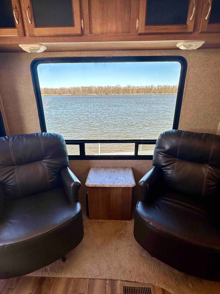 Riverfront Camper - Tent