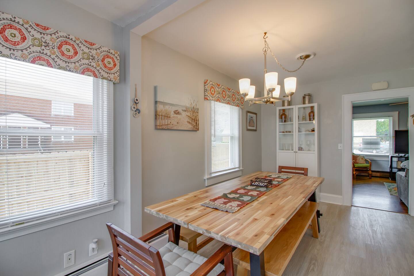 4BR Spacious Home • Walk to Willoughby Beach