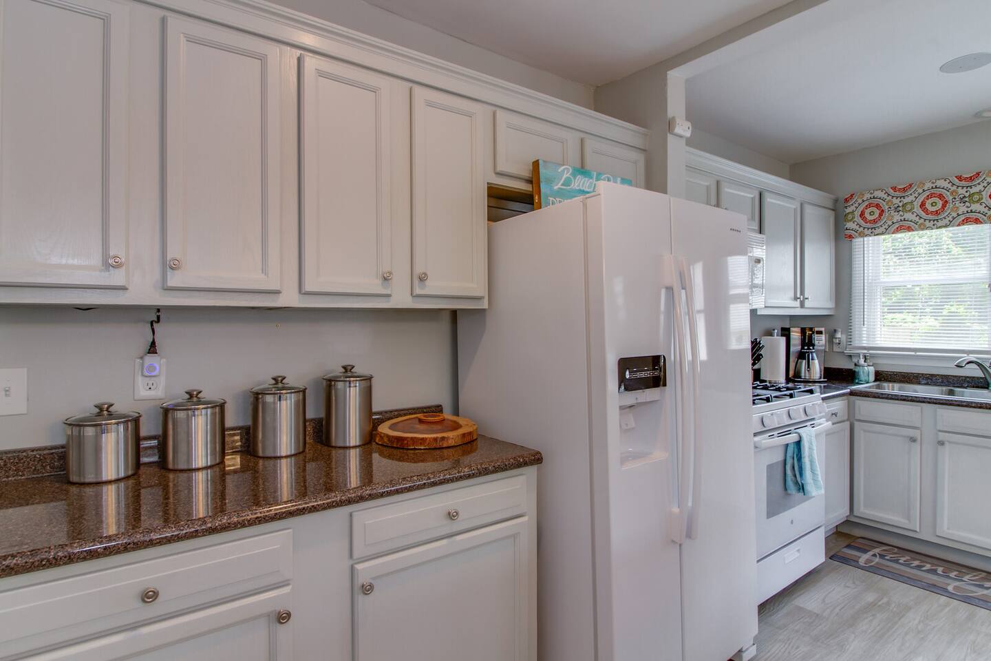 4BR Spacious Home • Walk to Willoughby Beach