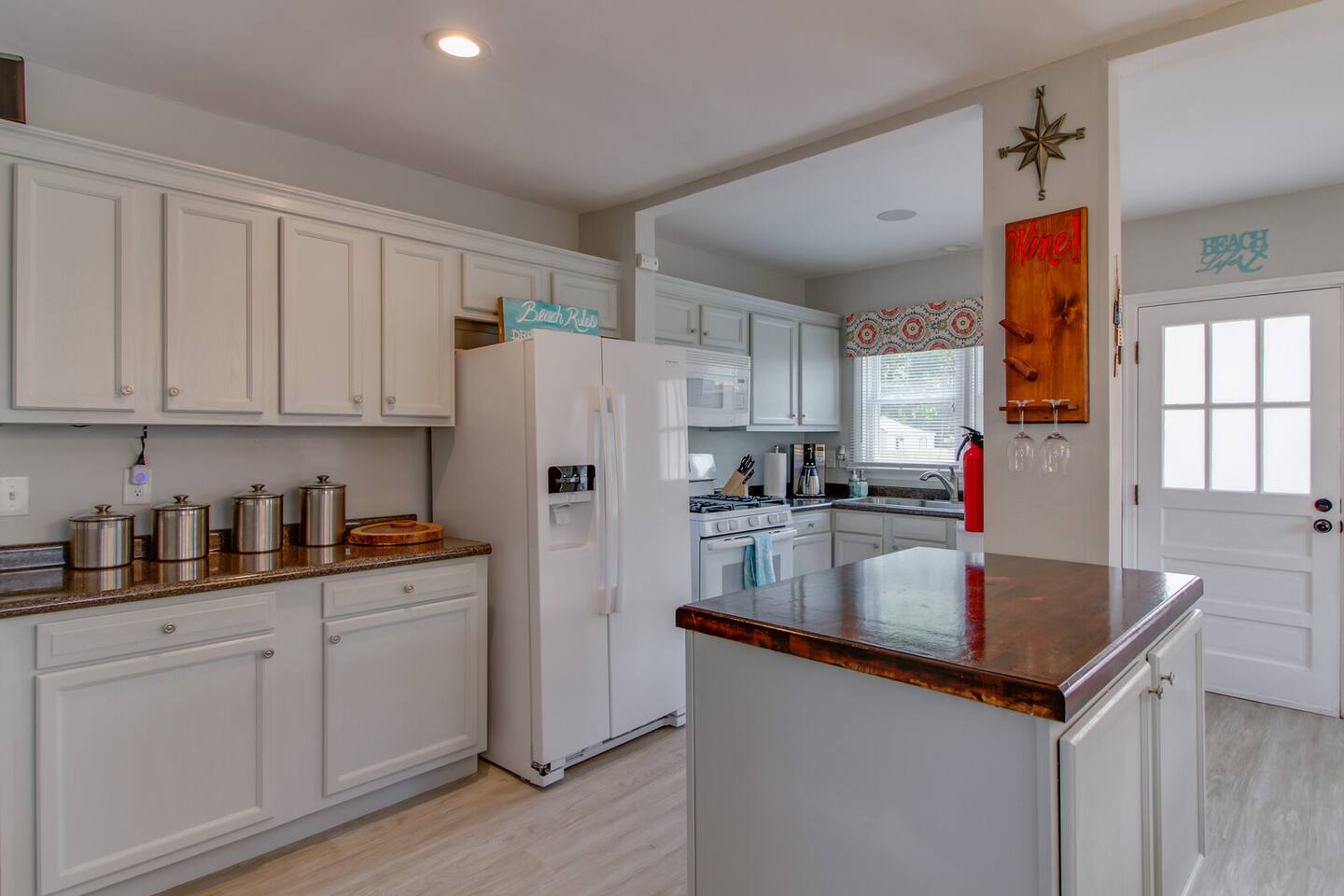 4BR Spacious Home • Walk to Willoughby Beach