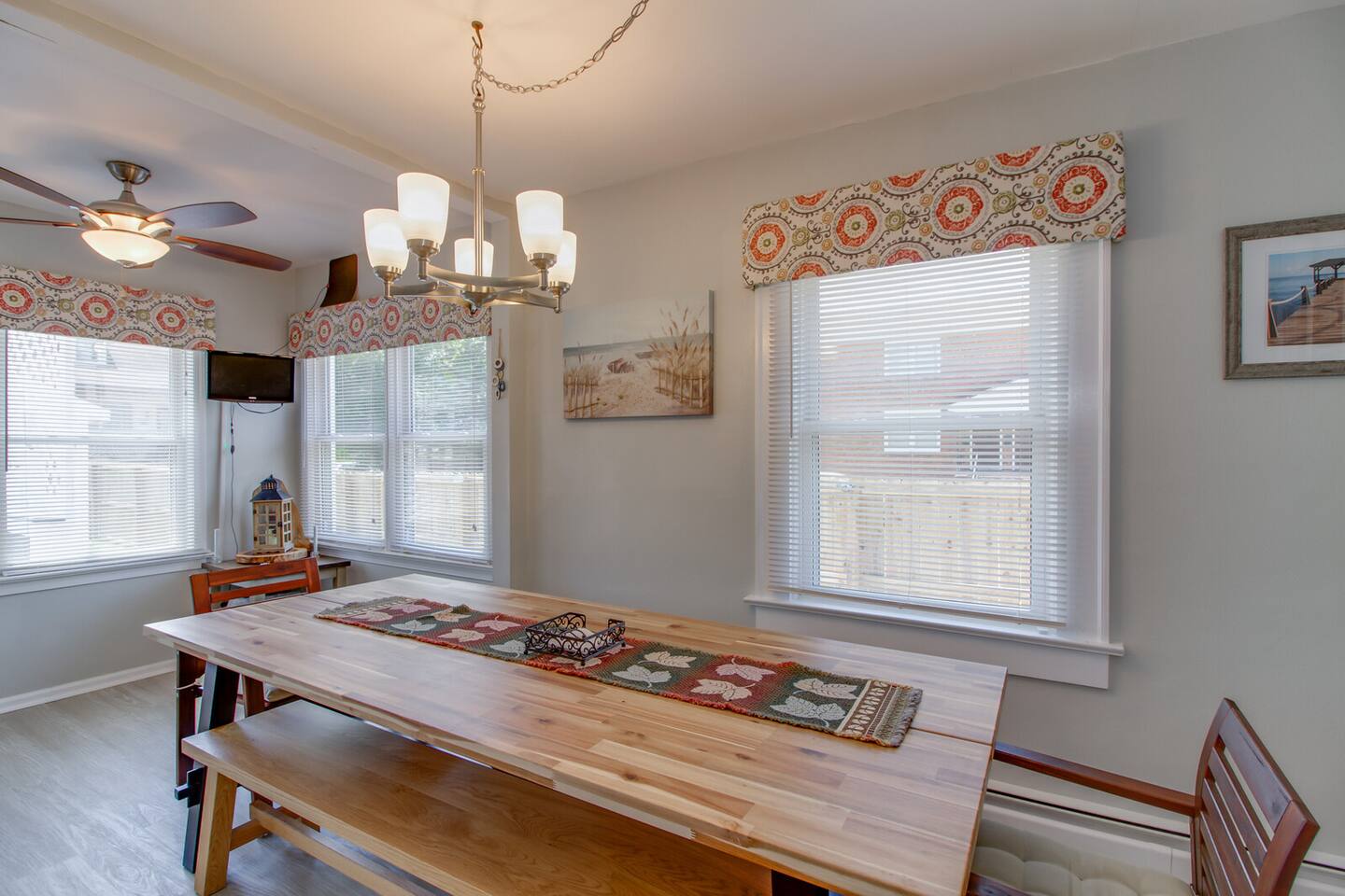 4BR Spacious Home • Walk to Willoughby Beach