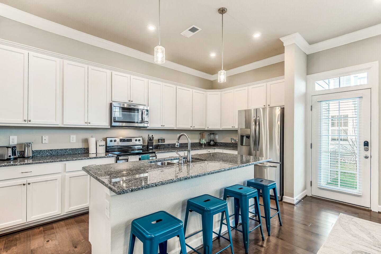 4BR Luxury VIBE Beach House • 3.5BA