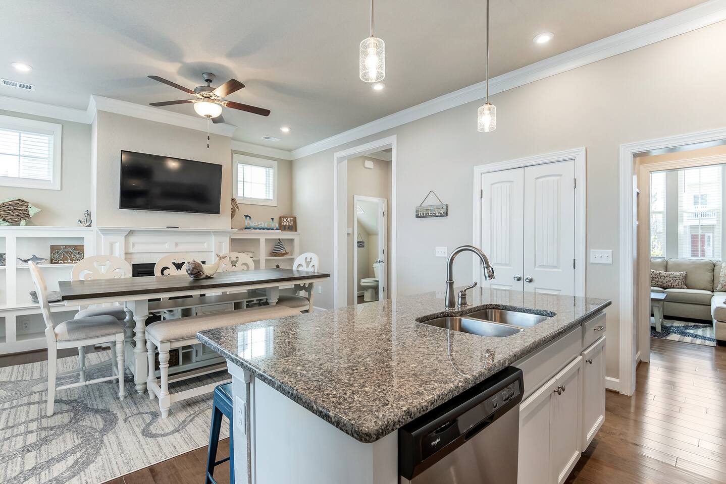4BR Luxury VIBE Beach House • 3.5BA