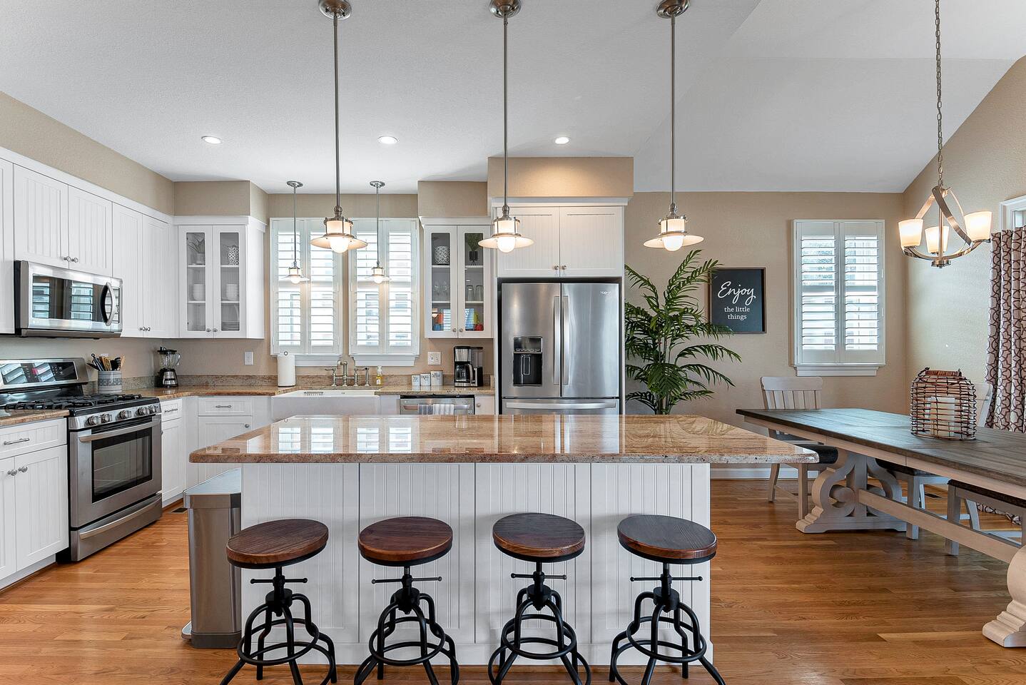 Large 5BR in the Vibe District• Ideal for Groups