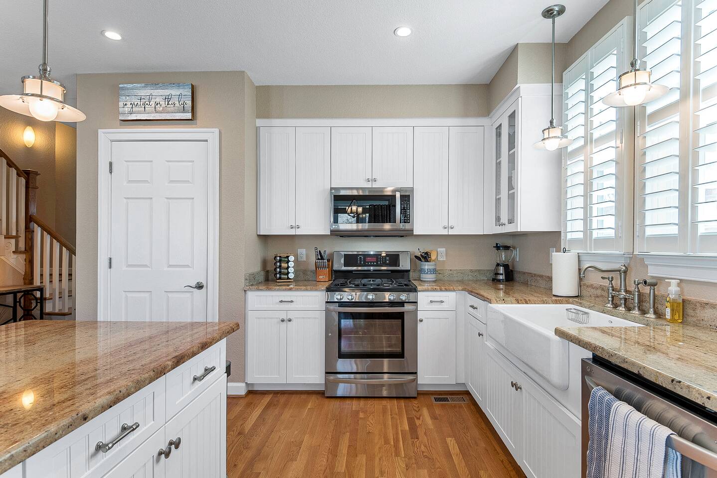 Large 5BR in the Vibe District• Ideal for Groups