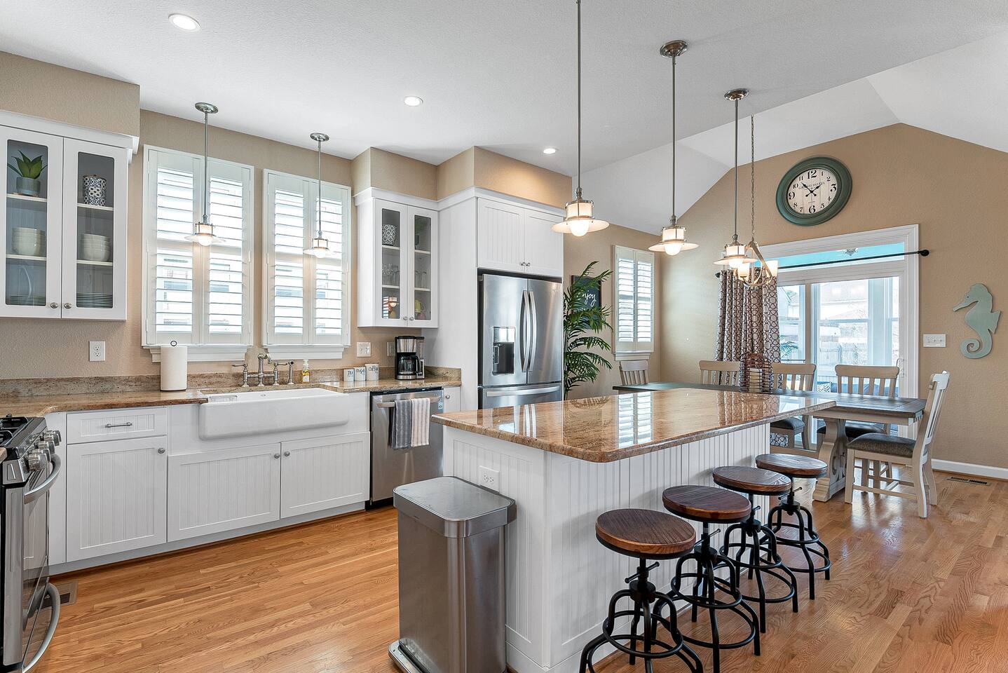 Large 5BR in the Vibe District• Ideal for Groups