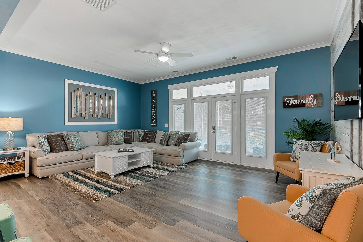 Spacious Virginia Beach Townhouse / Walk To Beach