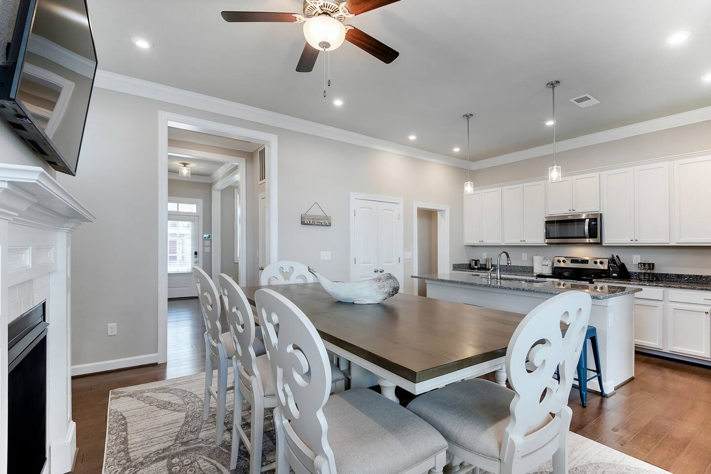 Family-Friendly 4BR Home •2 Living Rooms •Sleeps 8