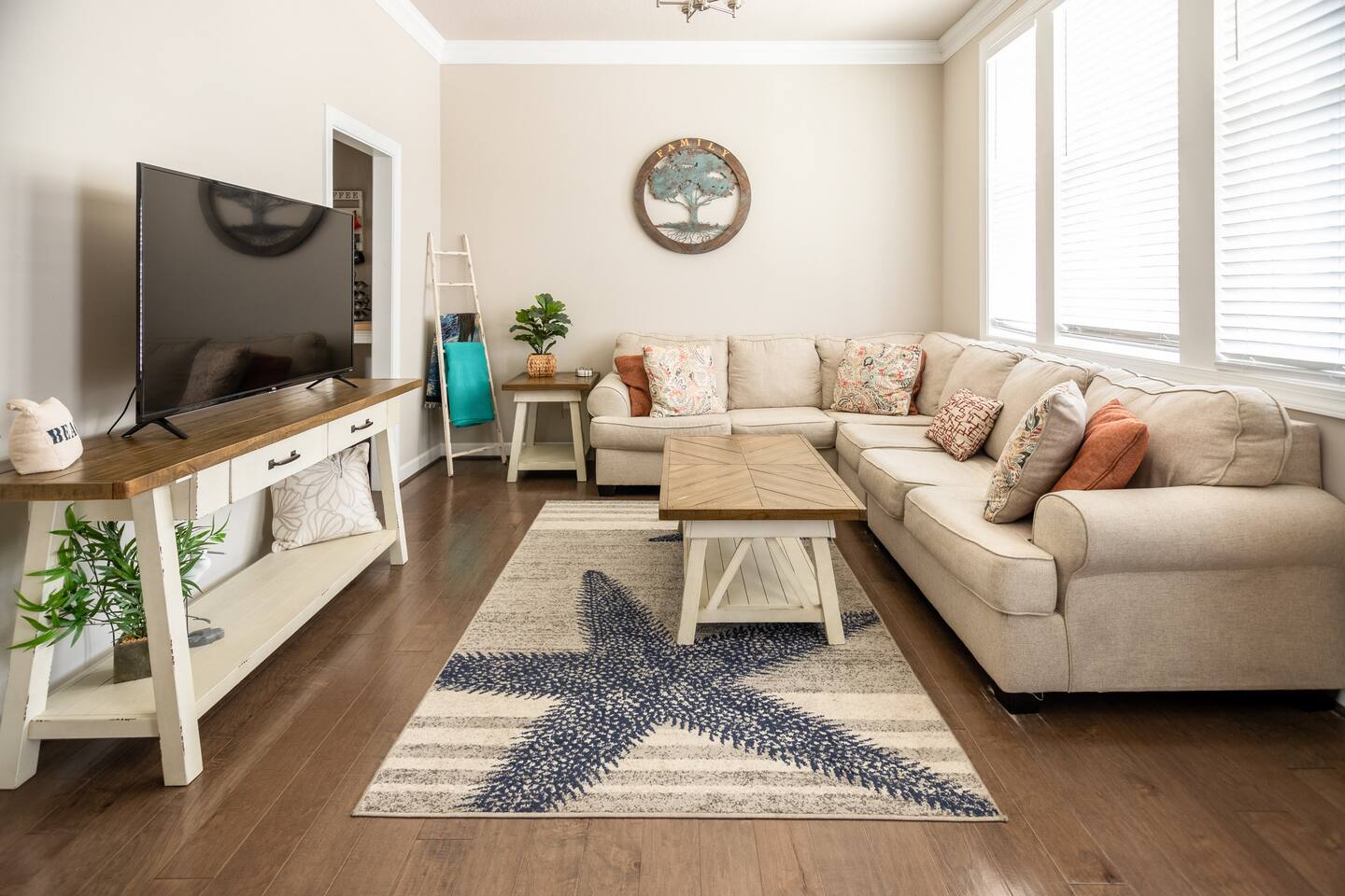 Family-Friendly 4BR Home •2 Living Rooms •Sleeps 8