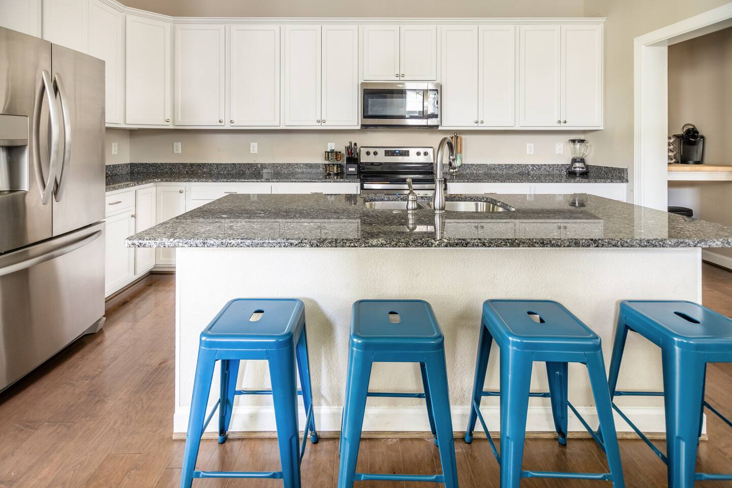 Family-Friendly 4BR Home •2 Living Rooms •Sleeps 8