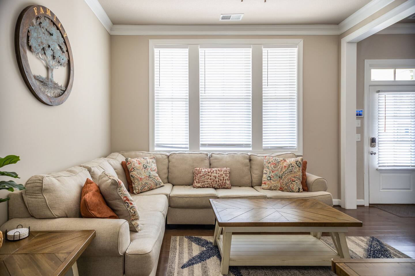 Family-Friendly 4BR Home •2 Living Rooms •Sleeps 8