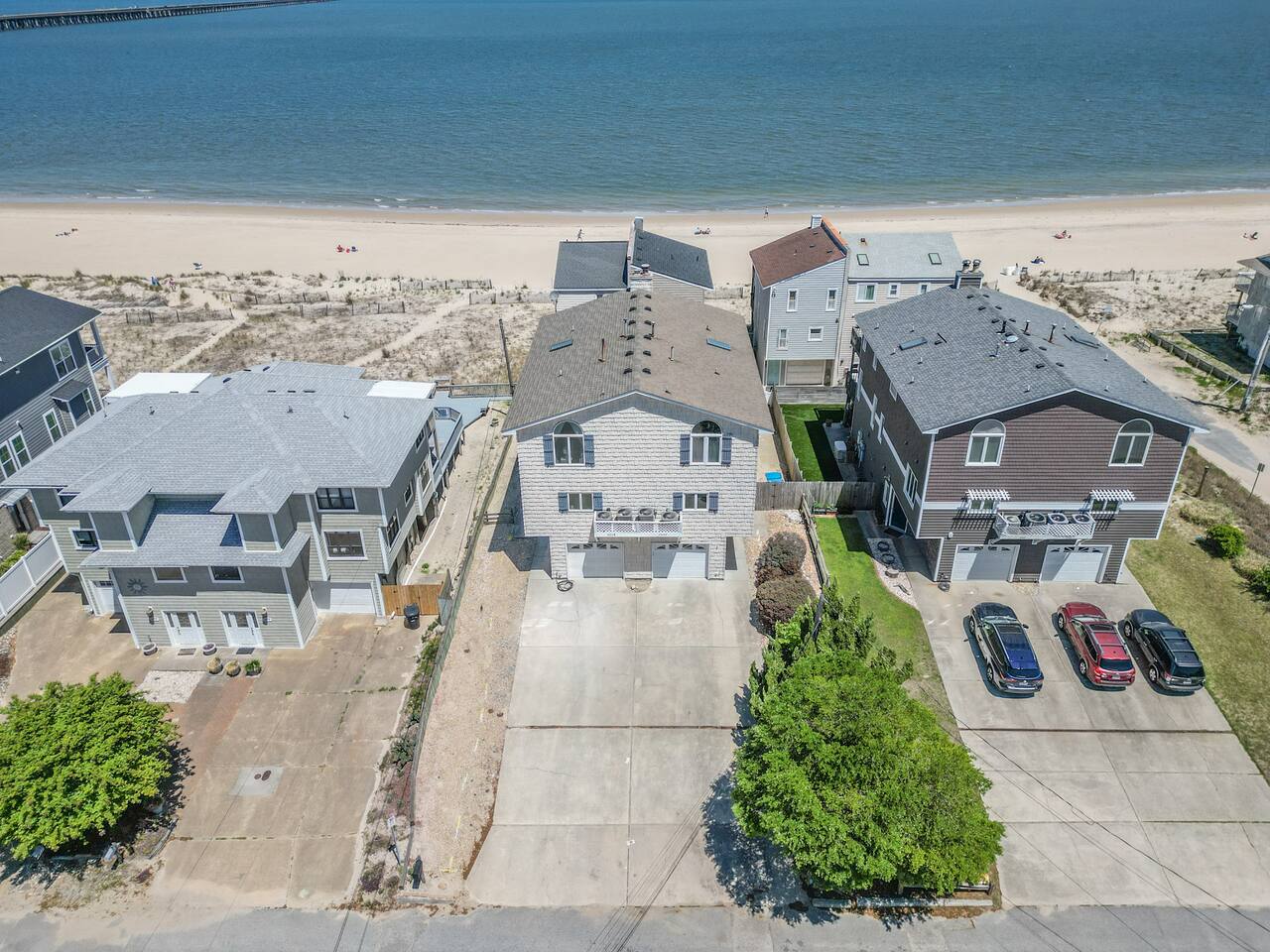 Chic’s Beach 3BR Home • Sleeps 12 • Garage