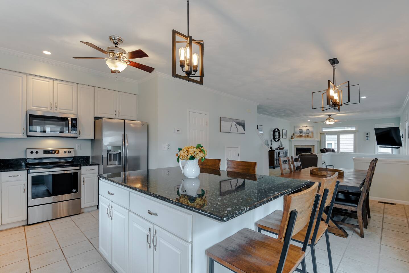 Chic’s Beach 3BR Home • Sleeps 12 • Garage