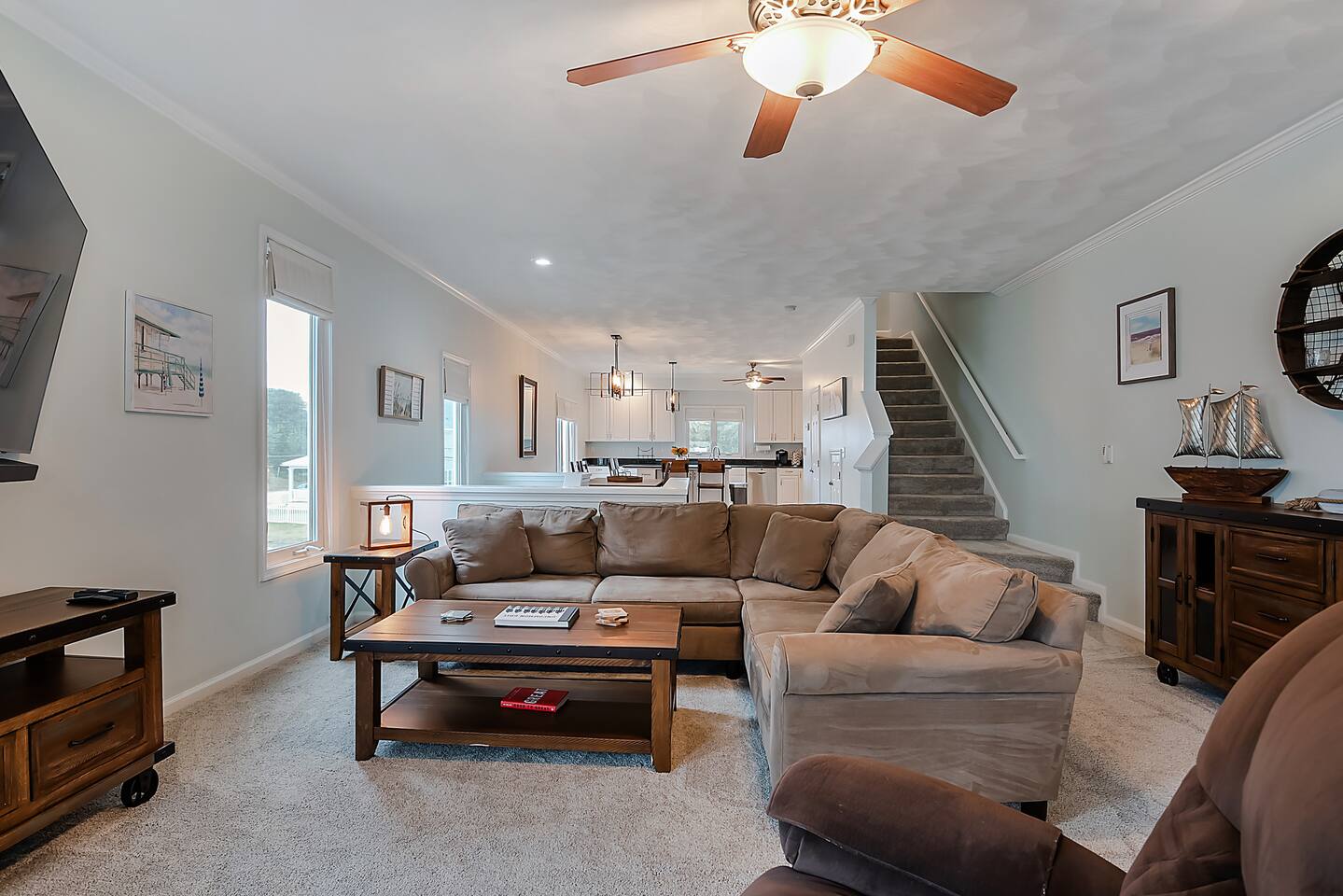 Chic’s Beach 3BR Home • Sleeps 12 • Garage
