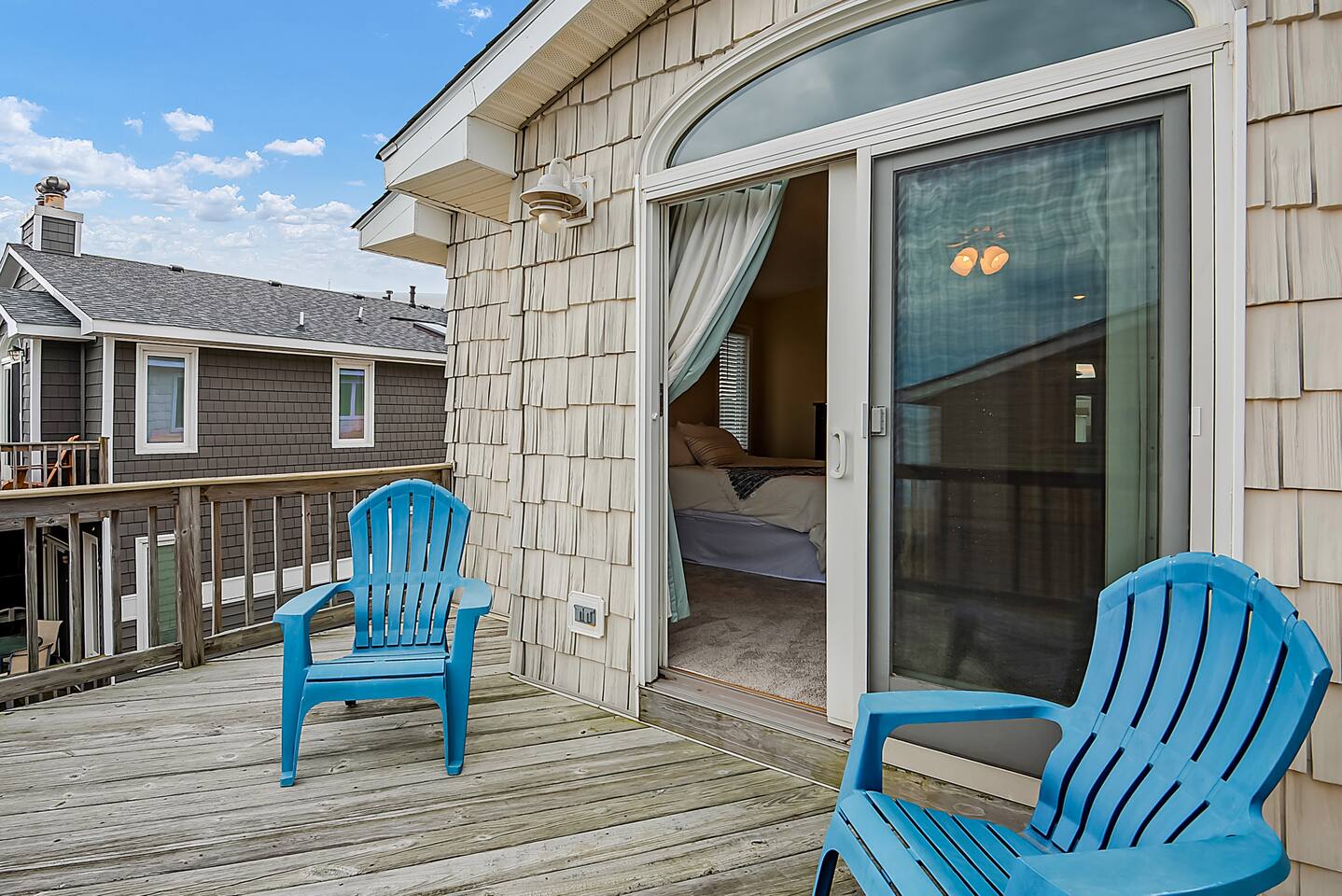 Chic’s Beach 3BR Home • Sleeps 12 • Garage